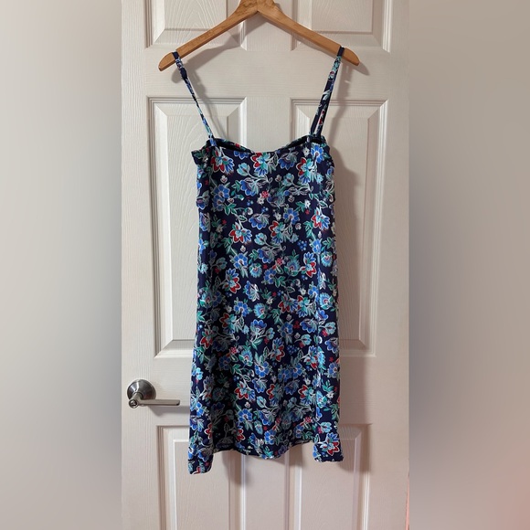 Tommy Bahama Folk Floral Twist-Front Over-The-Shoulder Swim
Dress - Picture 3 of 4